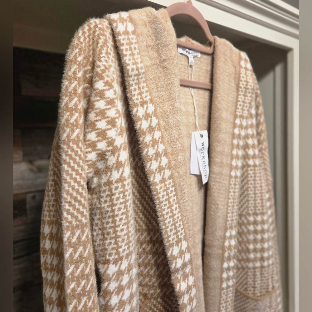 Workshop Republic Houndstooth Cardigan W/Pockets & A Hood- In Desert & Ivory